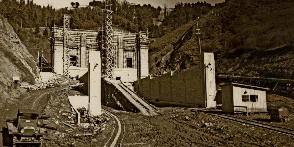 Caldecott Tunnel under construction