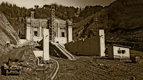 Caldecott Tunnel under construction